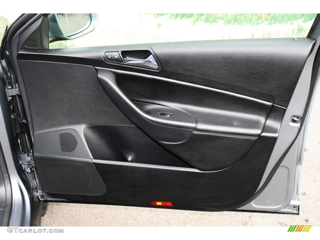 2007 Volkswagen Passat 2.0T Wagon Black Door Panel Photo #71378635