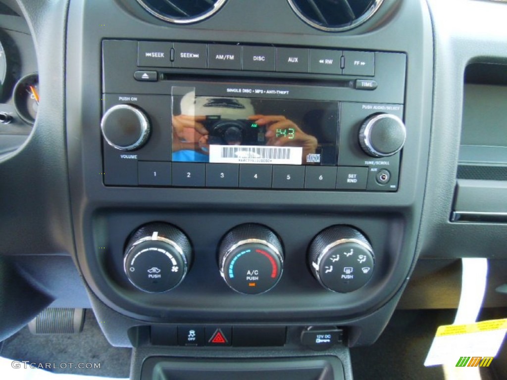 2013 Jeep Patriot Sport Controls Photo #71378884
