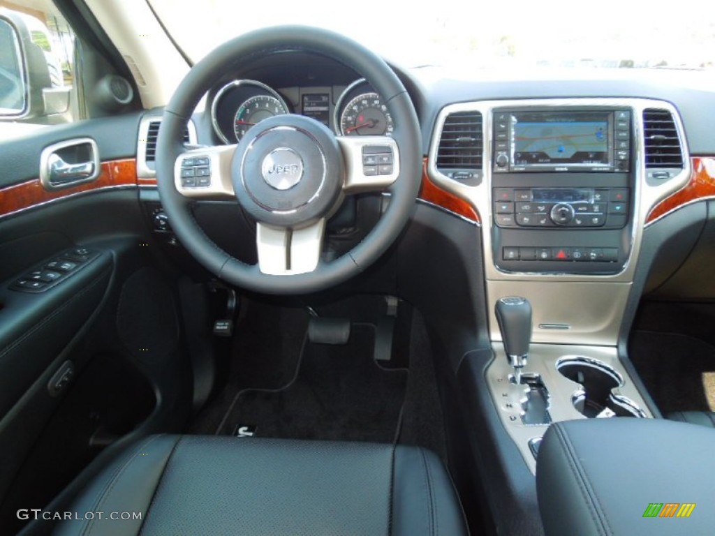 2013 Jeep Grand Cherokee Limited 4x4 Black Dashboard Photo #71379064