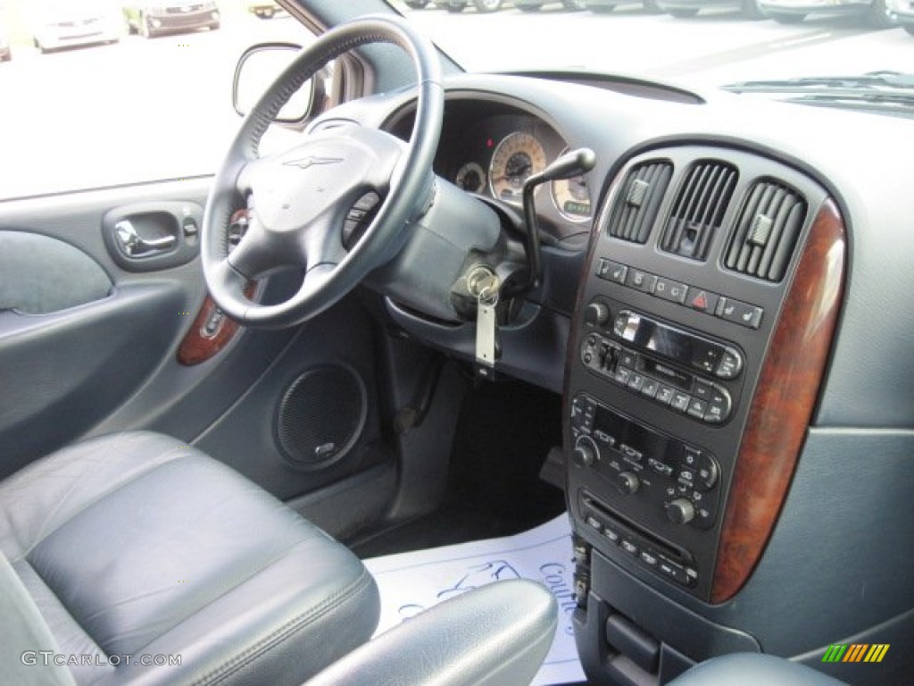 2001 Chrysler Town & Country Limited AWD Dashboard Photos
