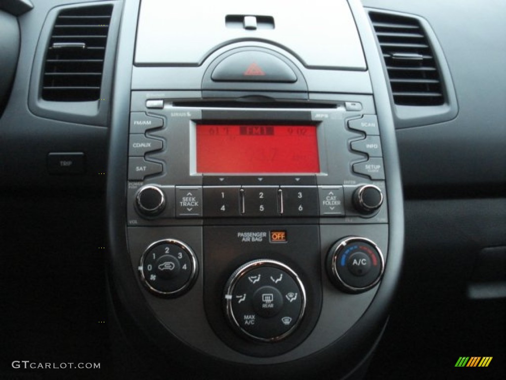 2011 Kia Soul + Controls Photo #71385025