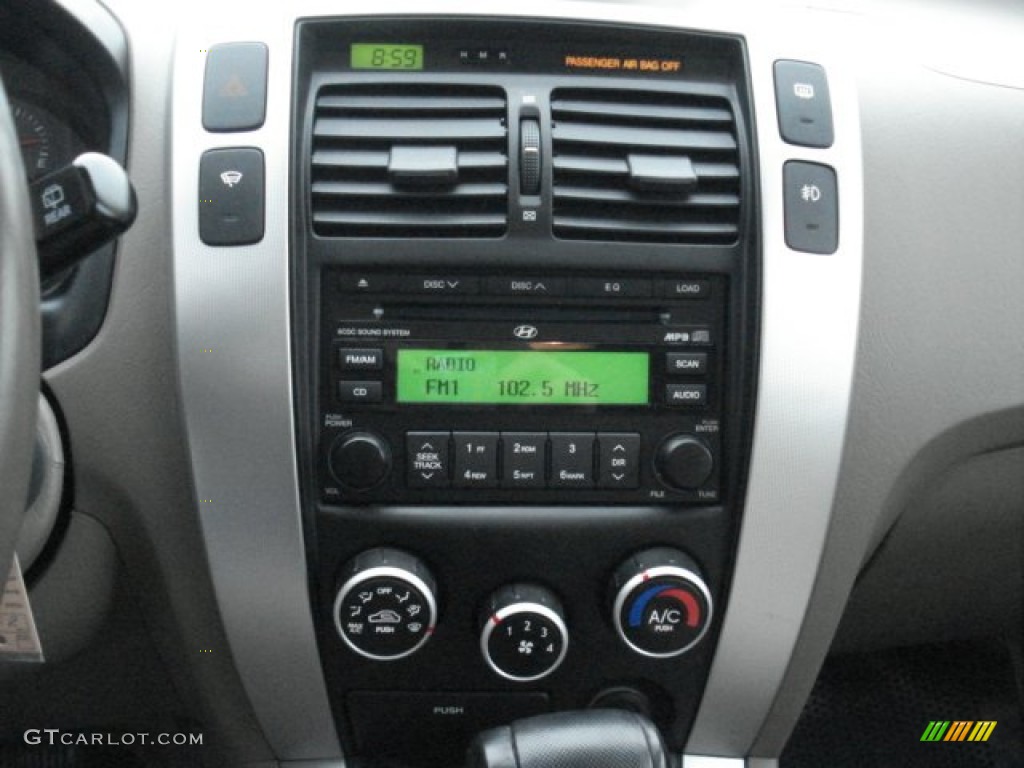 2007 Hyundai Tucson SE 4WD Controls Photo #71385262