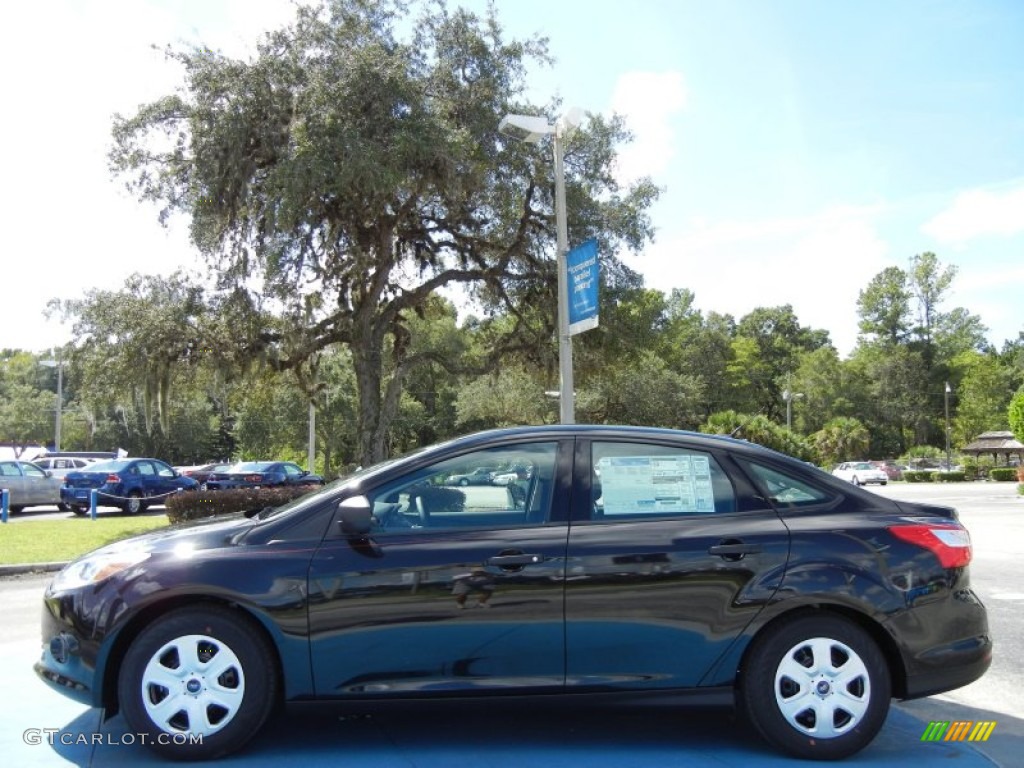 2013 Focus S Sedan - Tuxedo Black / Charcoal Black photo #2