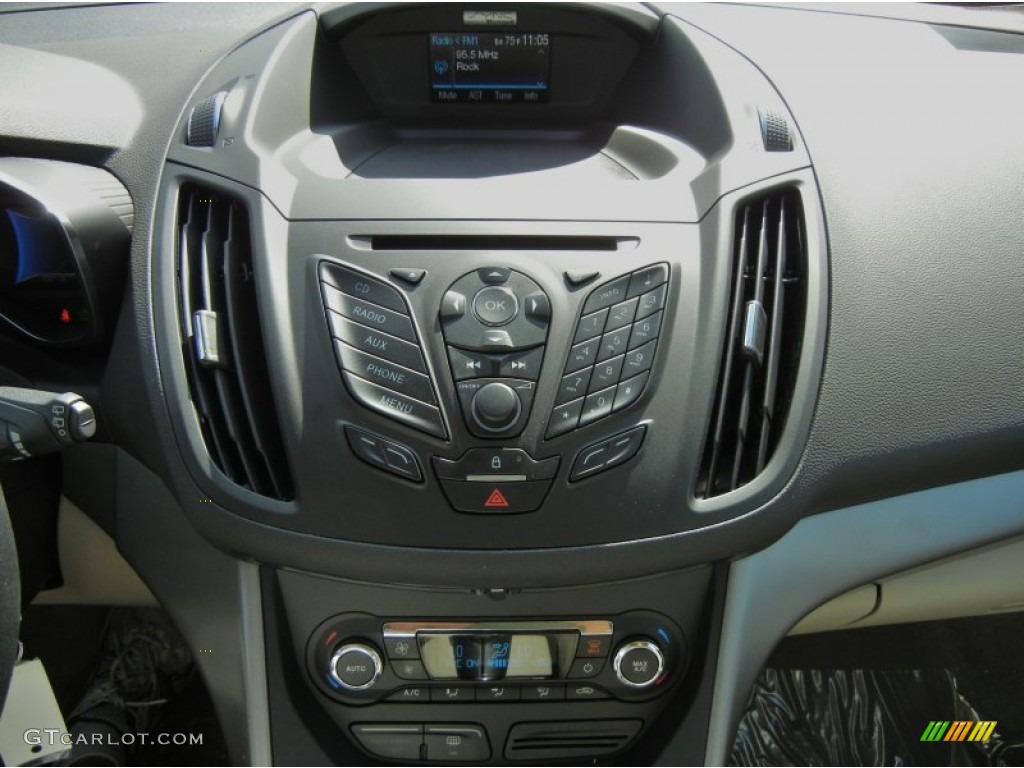 2013 Ford C-Max Hybrid SE Controls Photo #71390119