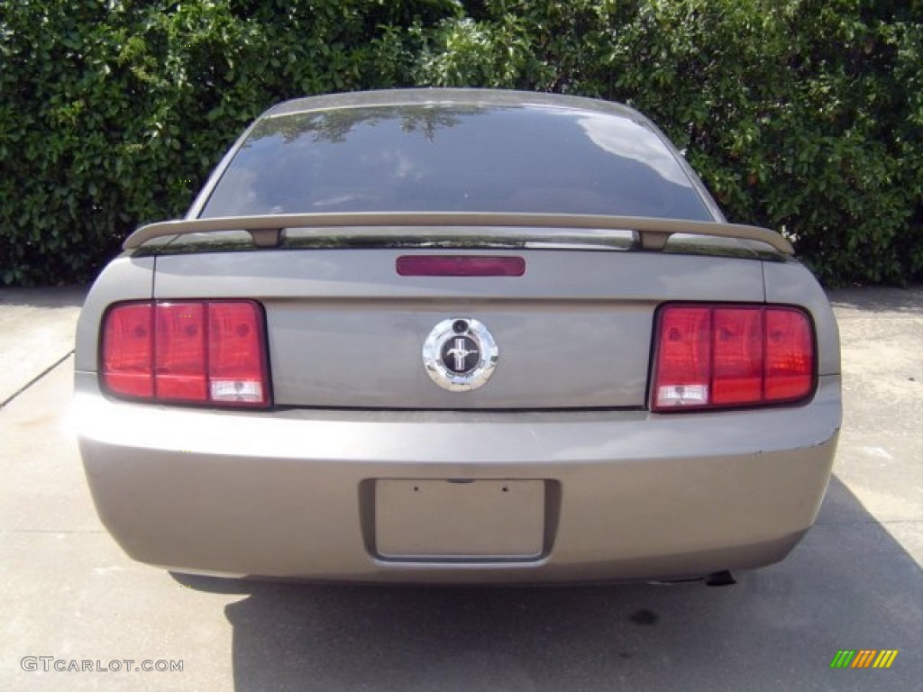 2005 Mustang V6 Deluxe Coupe - Mineral Grey Metallic / Medium Parchment photo #2