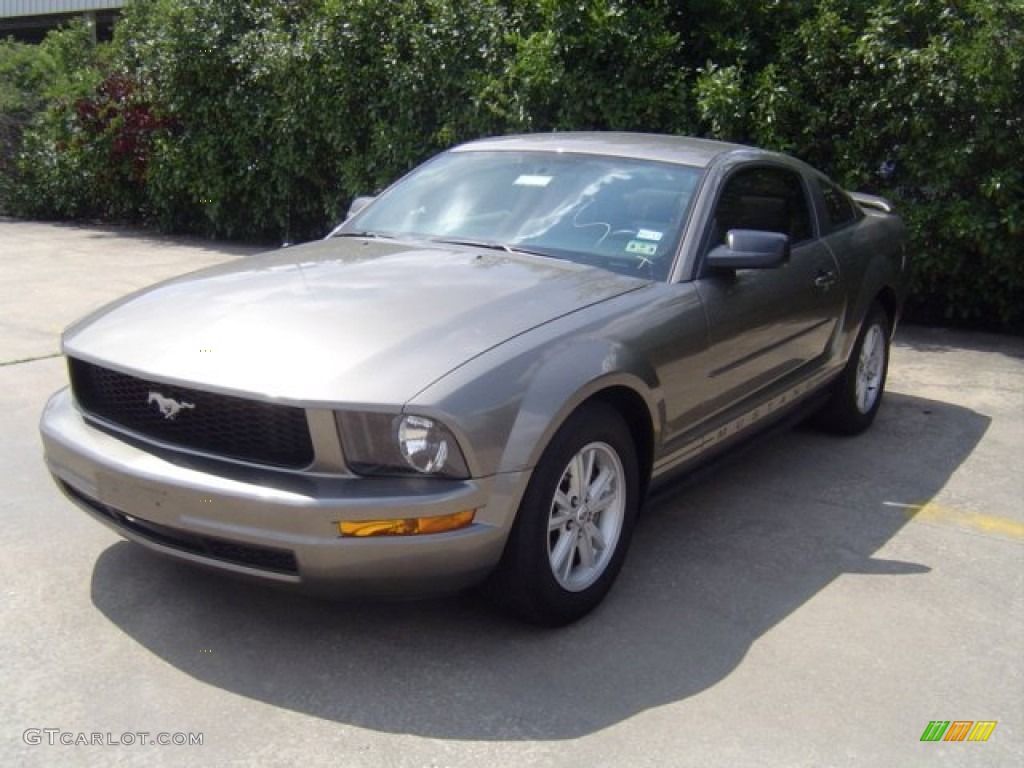 2005 Mustang V6 Deluxe Coupe - Mineral Grey Metallic / Medium Parchment photo #3