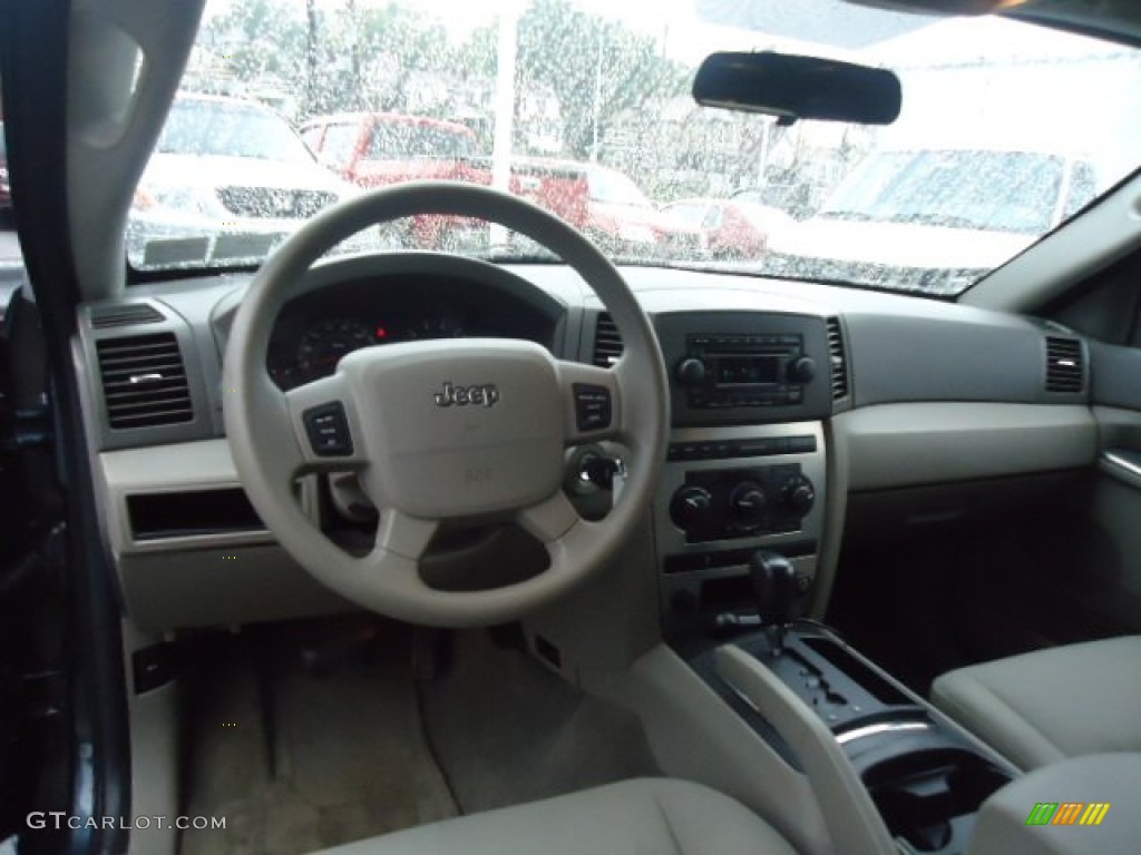 2005 Grand Cherokee Laredo 4x4 - Deep Beryl Green Pearl / Khaki photo #6