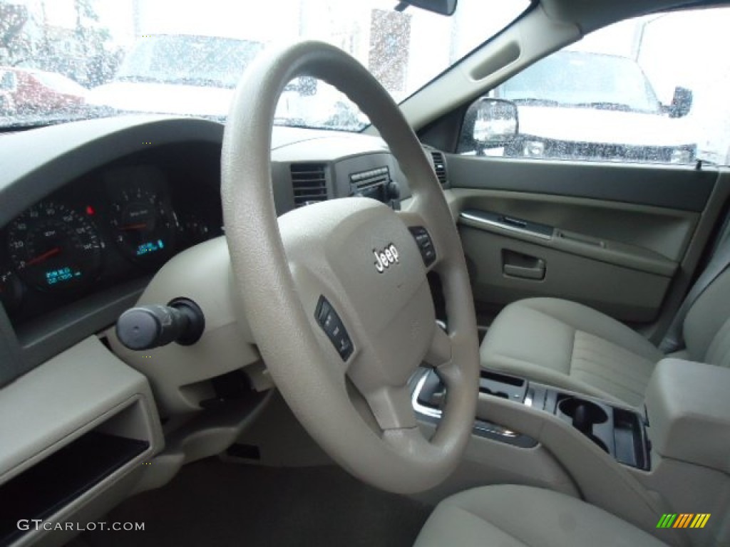 2005 Grand Cherokee Laredo 4x4 - Deep Beryl Green Pearl / Khaki photo #17