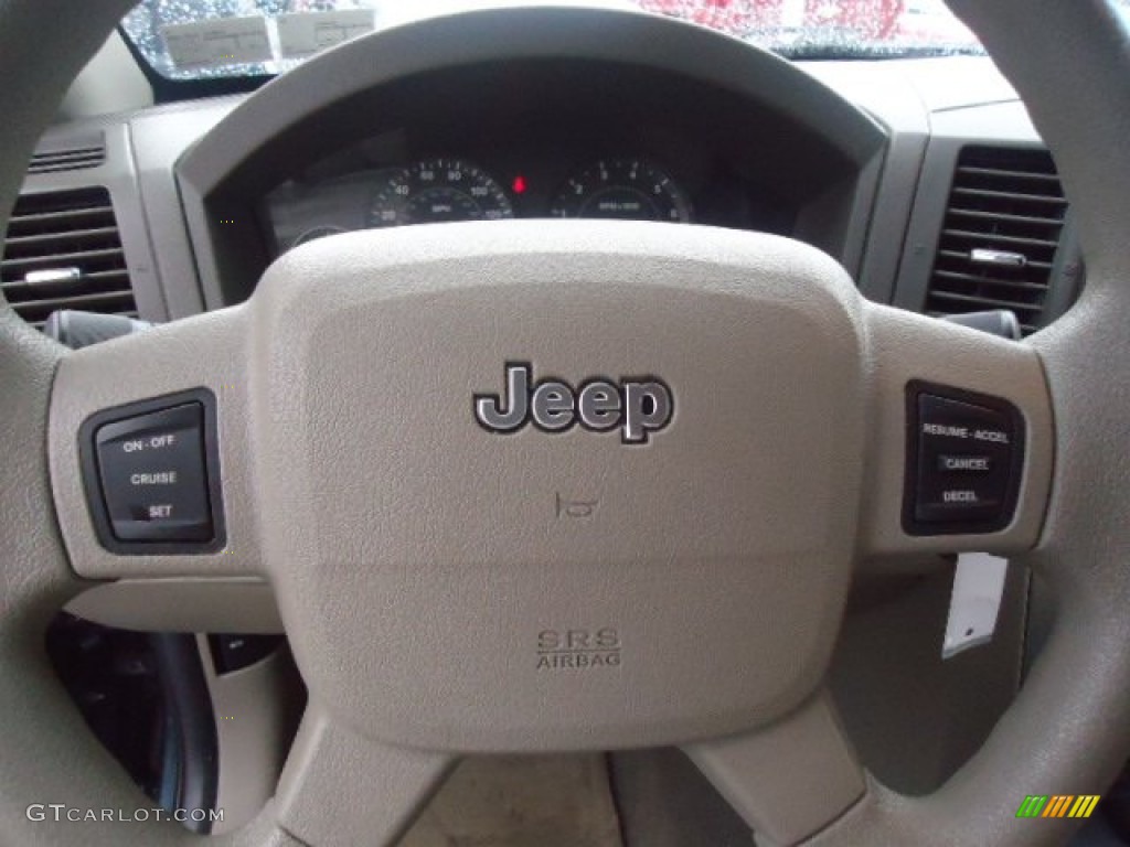 2005 Grand Cherokee Laredo 4x4 - Deep Beryl Green Pearl / Khaki photo #18