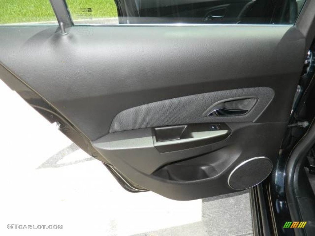 2011 Chevrolet Cruze LT/RS Jet Black Door Panel Photo #71393326