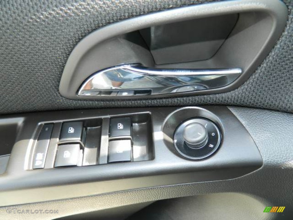 2011 Chevrolet Cruze LT/RS Controls Photo #71393341