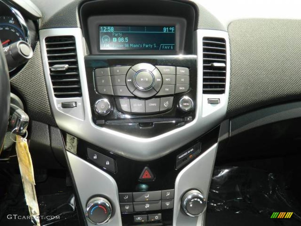 2011 Chevrolet Cruze LT/RS Controls Photo #71393359