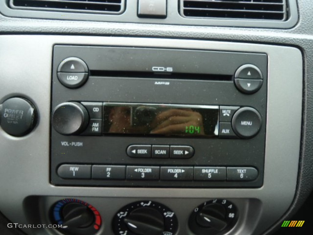 2005 Focus ZX5 SES Hatchback - Liquid Grey Metallic / Charcoal/Charcoal photo #19