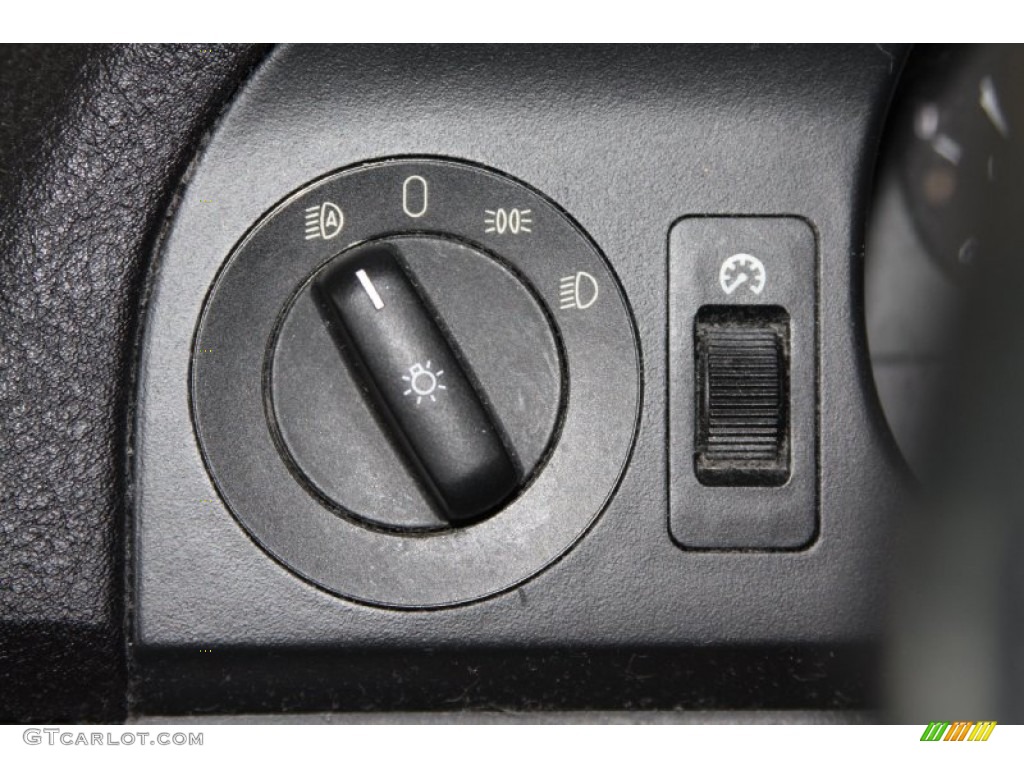 2003 BMW 5 Series 530i Sedan Controls Photo #71393920