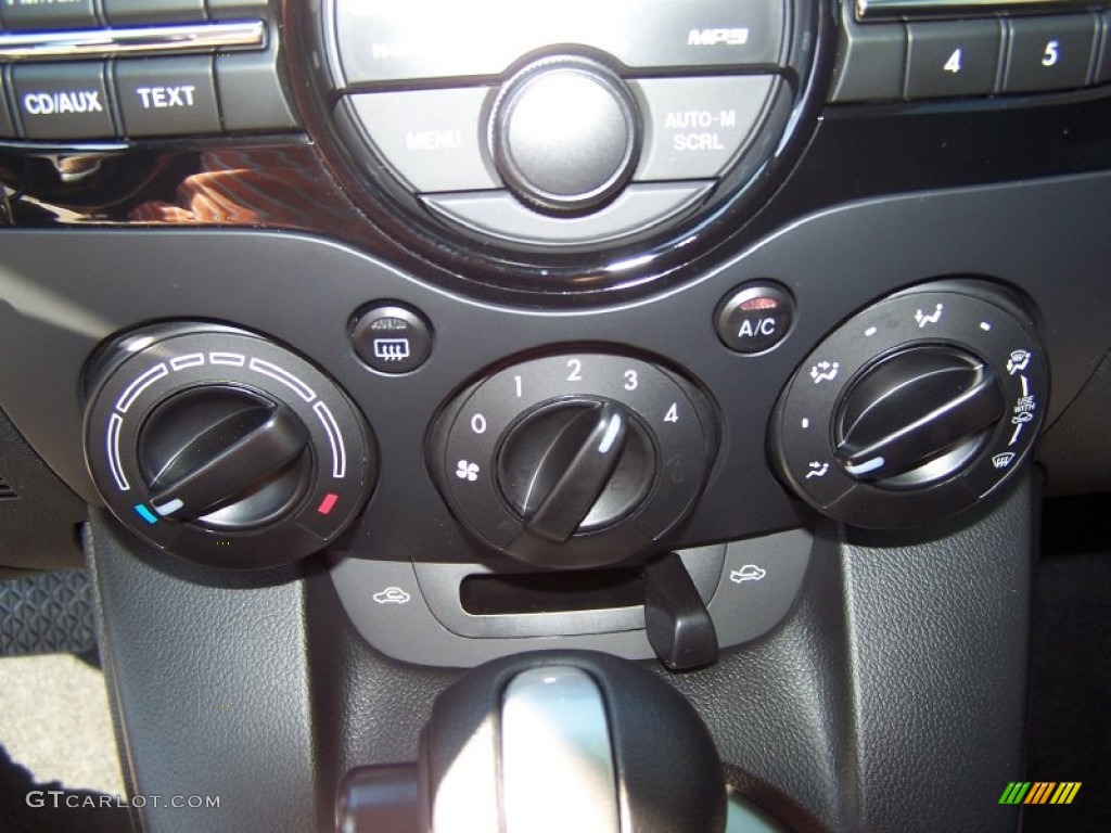 2012 Mazda MAZDA2 Sport Controls Photos