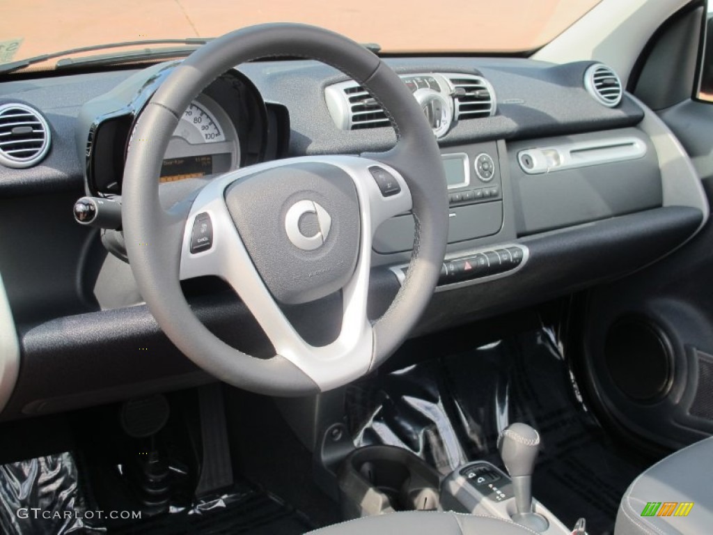 Design Black Interior 2013 Smart fortwo passion cabriolet Photo #71395069