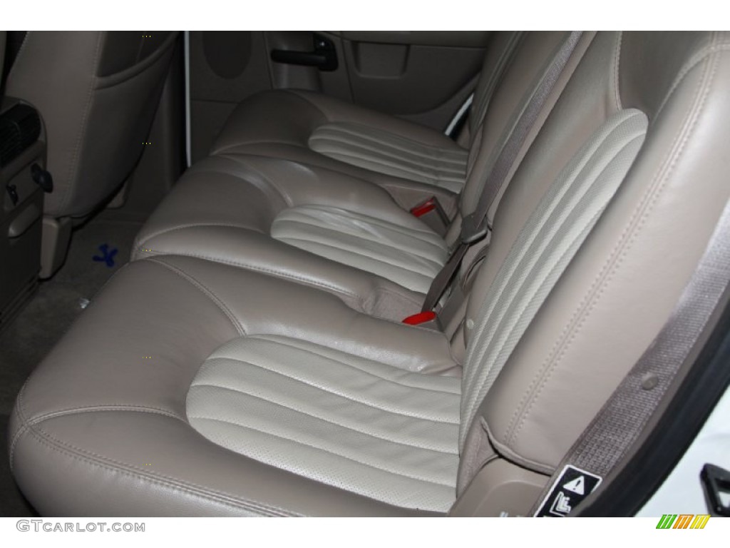 2003 Mountaineer Convenience - Ceramic White Tri-Coat / Dark Graphite photo #24