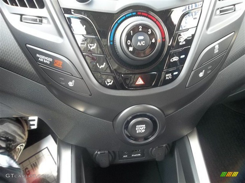 2013 Hyundai Veloster Turbo Controls Photo #71398864