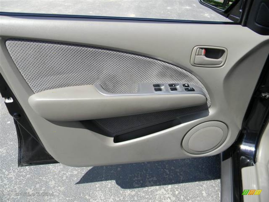 2004 Mitsubishi Outlander XLS Door Panel Photos