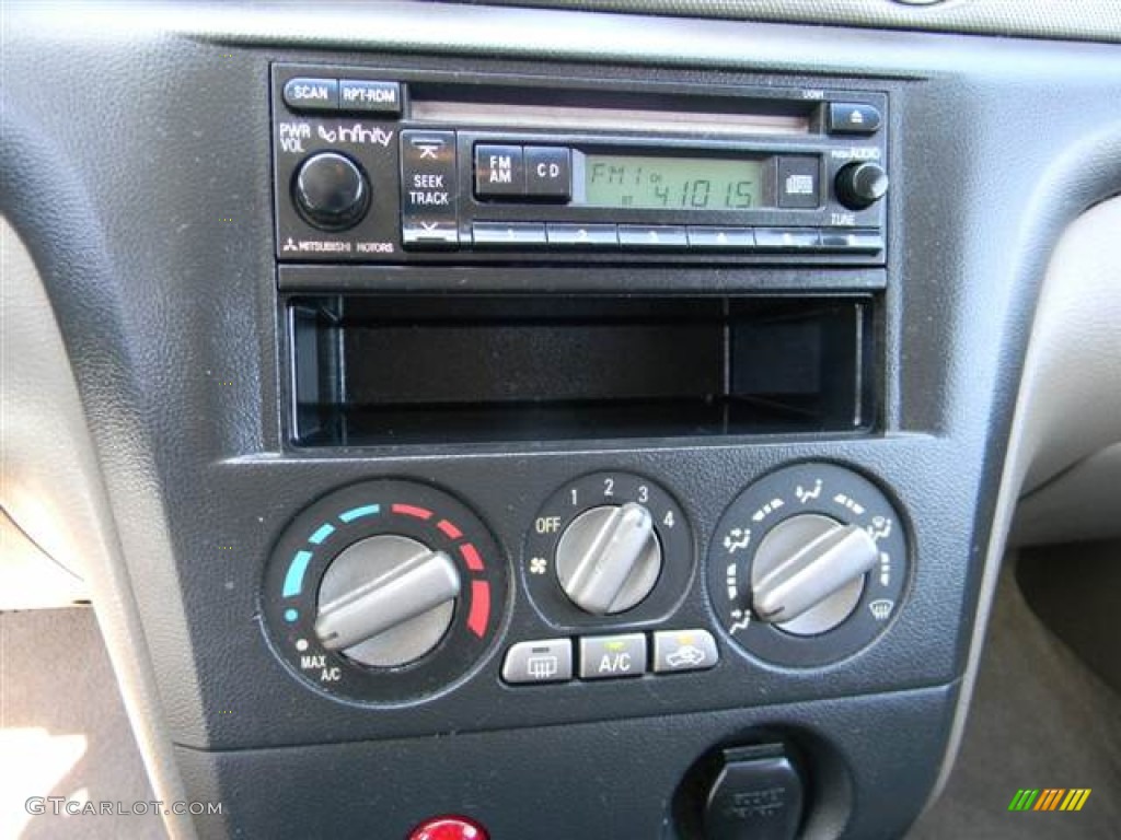 2004 Mitsubishi Outlander XLS Controls Photo #71400538
