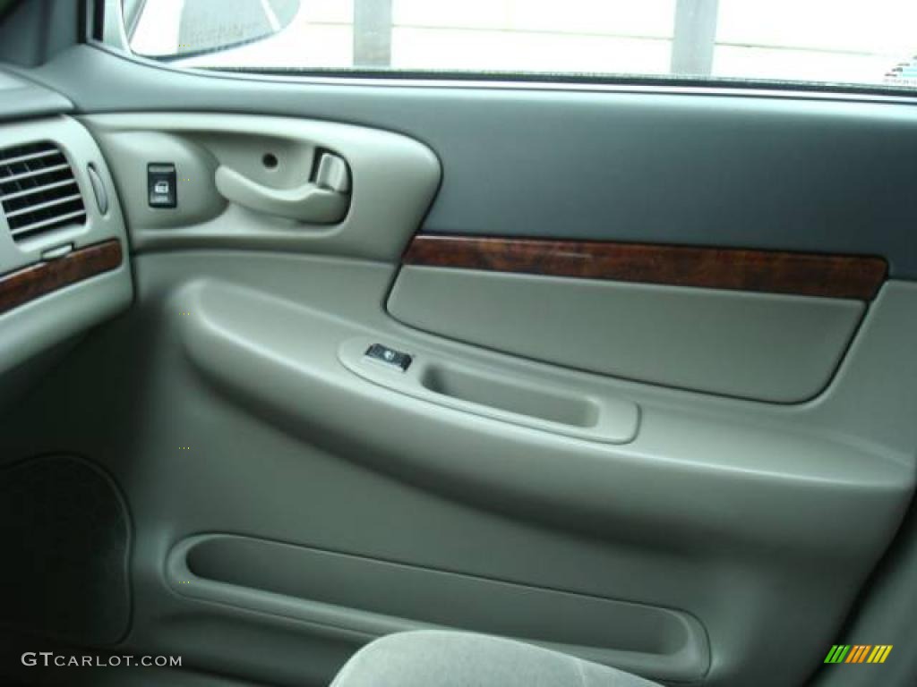 2003 Impala  - White / Medium Gray photo #17
