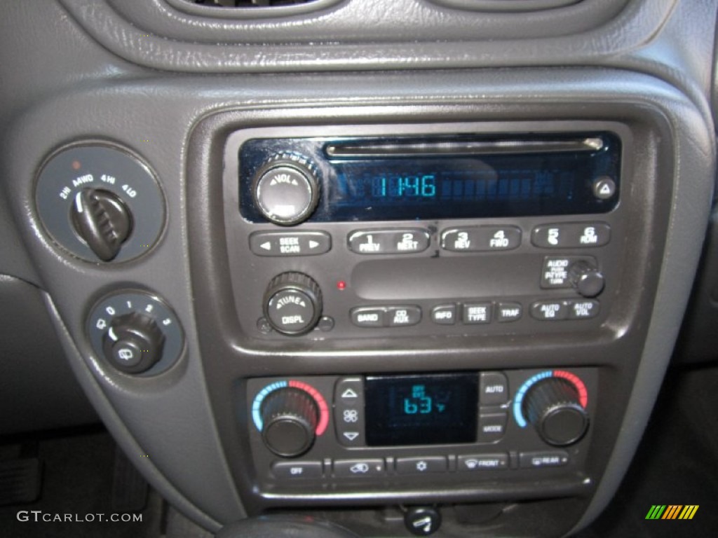 2004 TrailBlazer LT 4x4 - Black / Medium Pewter photo #20