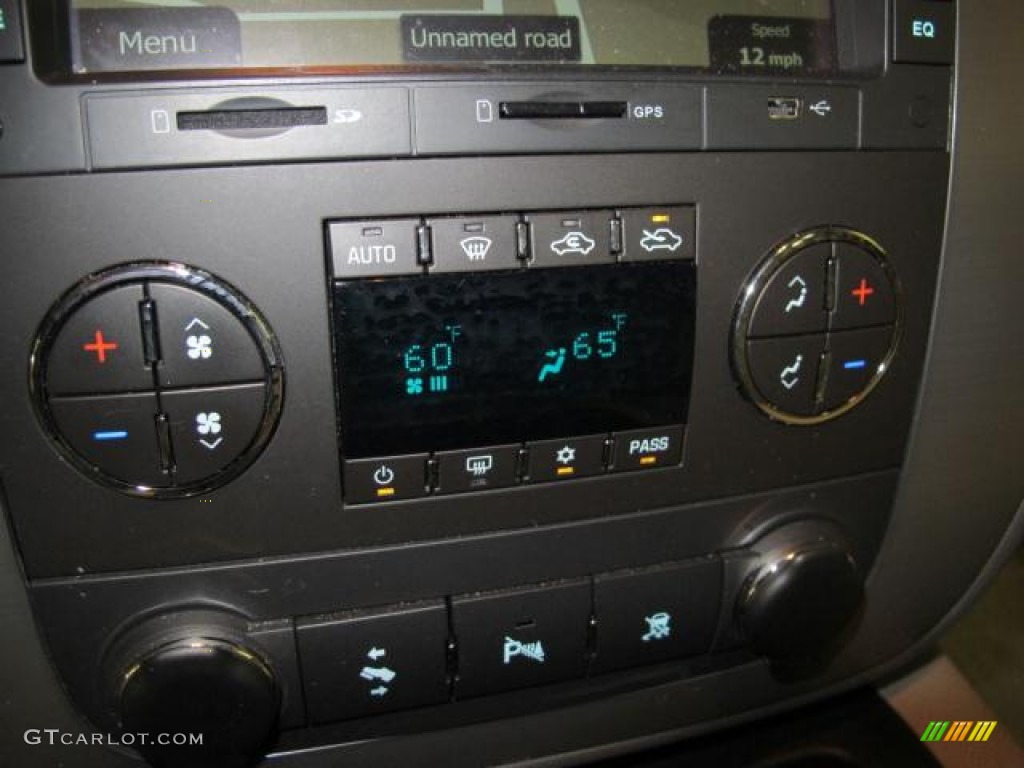 2010 Chevrolet Avalanche LT 4x4 Controls Photo #71406068