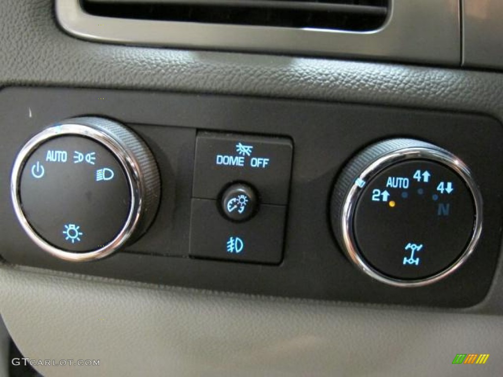 2010 Chevrolet Avalanche LT 4x4 Controls Photo #71406076