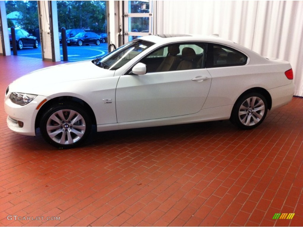 2013 3 Series 328i xDrive Coupe - Alpine White / Saddle Brown photo #4