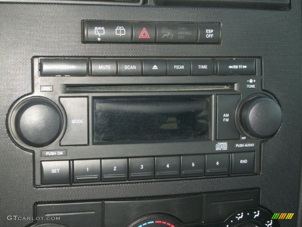 2005 Dodge Magnum SE Audio System Photos