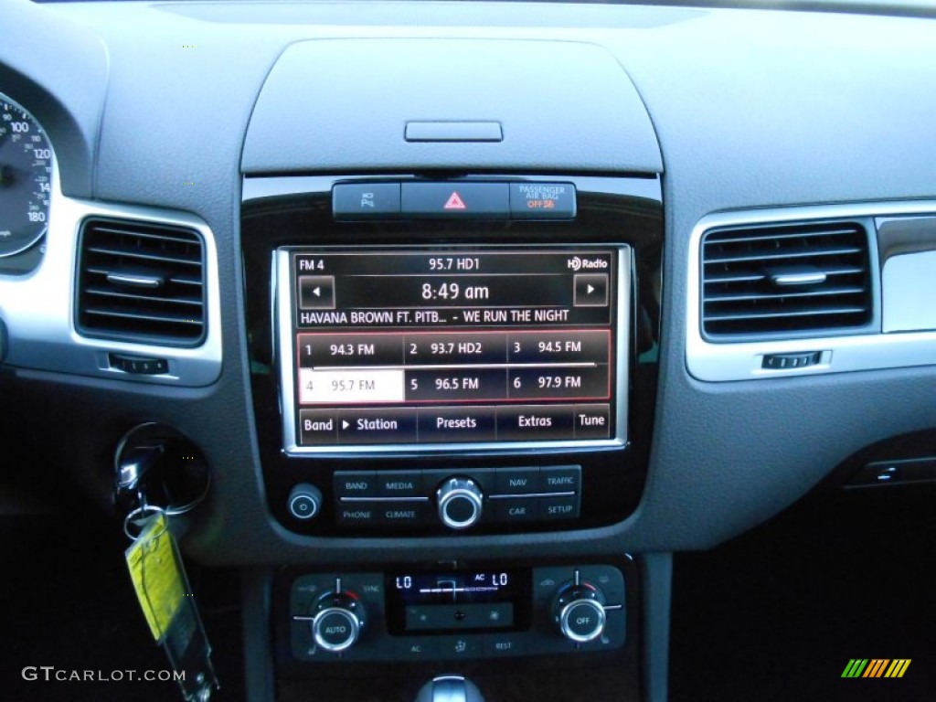 2013 Volkswagen Touareg VR6 FSI Executive 4XMotion Controls Photo #71407126