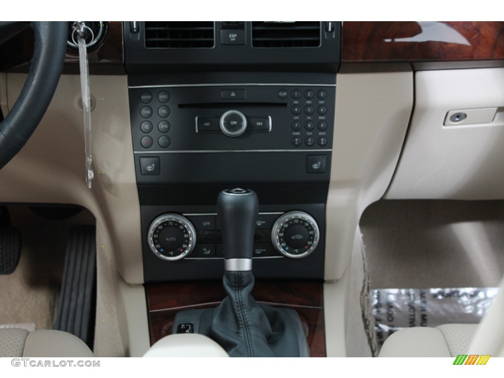 2010 GLK 350 4Matic - Mars Red / Almond/Black photo #11