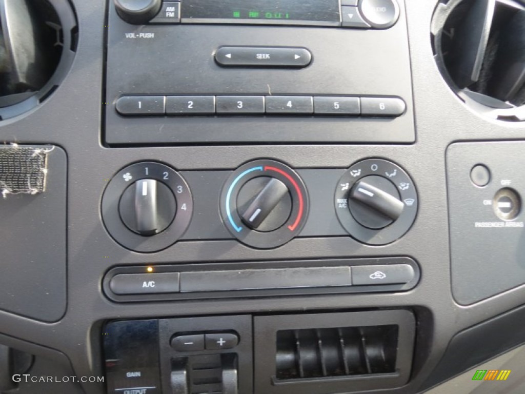 2009 Ford F250 Super Duty XL Regular Cab Controls Photo #71414029