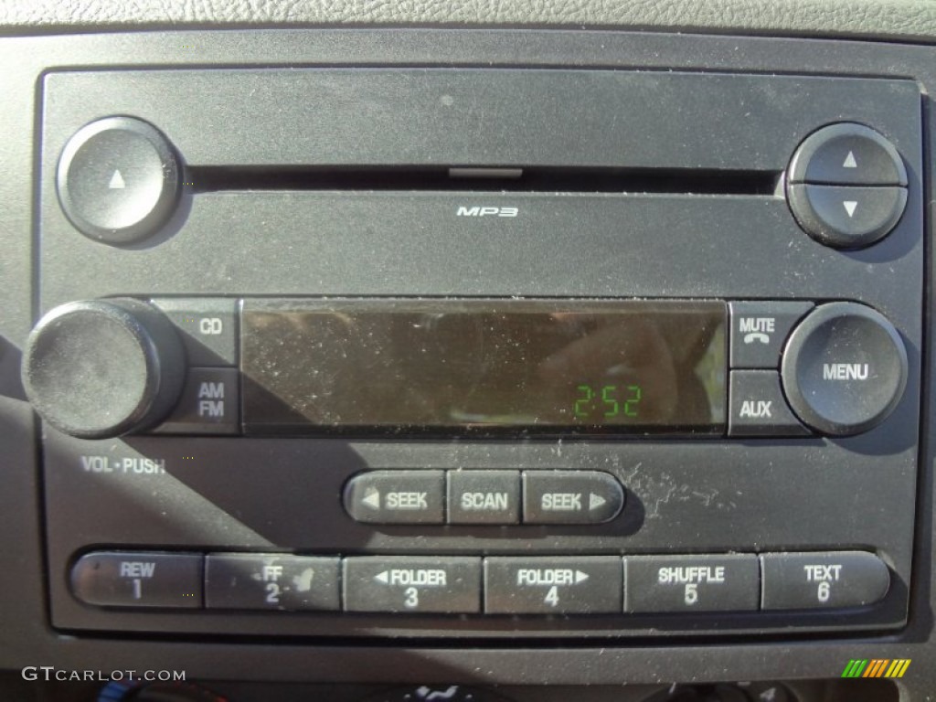 2005 Focus ZX4 SE Sedan - Liquid Grey Metallic / Dark Flint/Light Flint photo #23