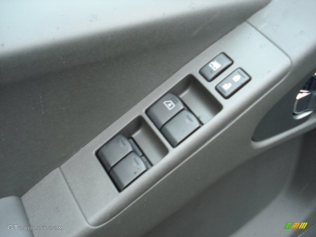 2012 Suzuki Equator Sport Extended Cab 4x4 Controls Photo #71421019