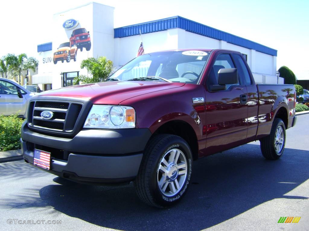 2005 F150 XL Regular Cab - Dark Toreador Red Metallic / Medium Flint Grey photo #7