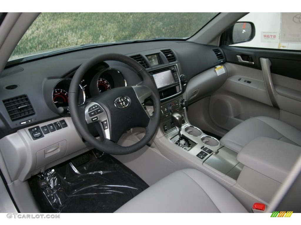 Ash Interior 2013 Toyota Highlander SE 4WD Photo #71423302