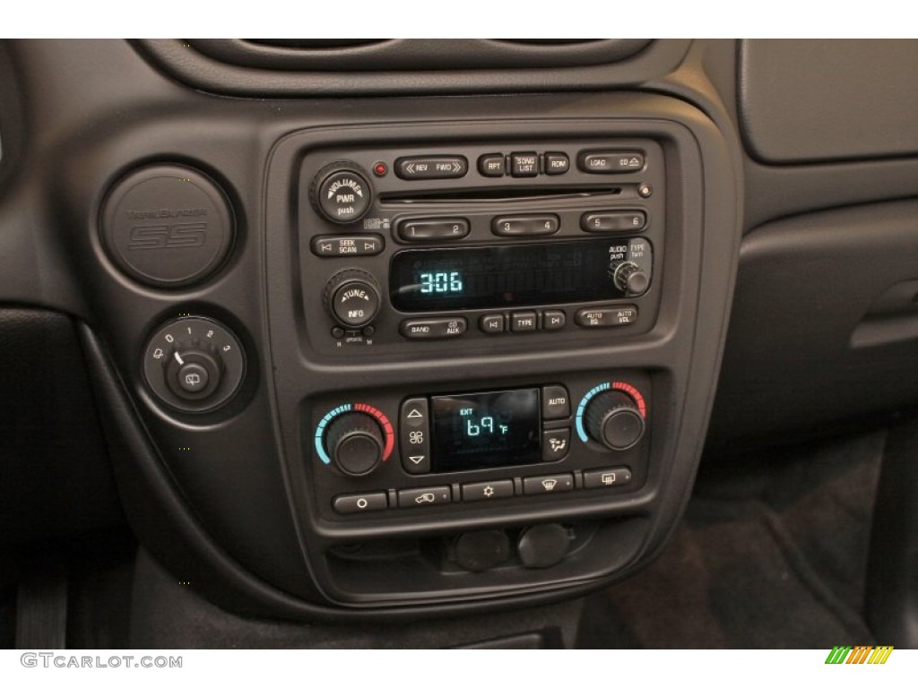 2007 Chevrolet TrailBlazer SS 4x4 Controls Photos