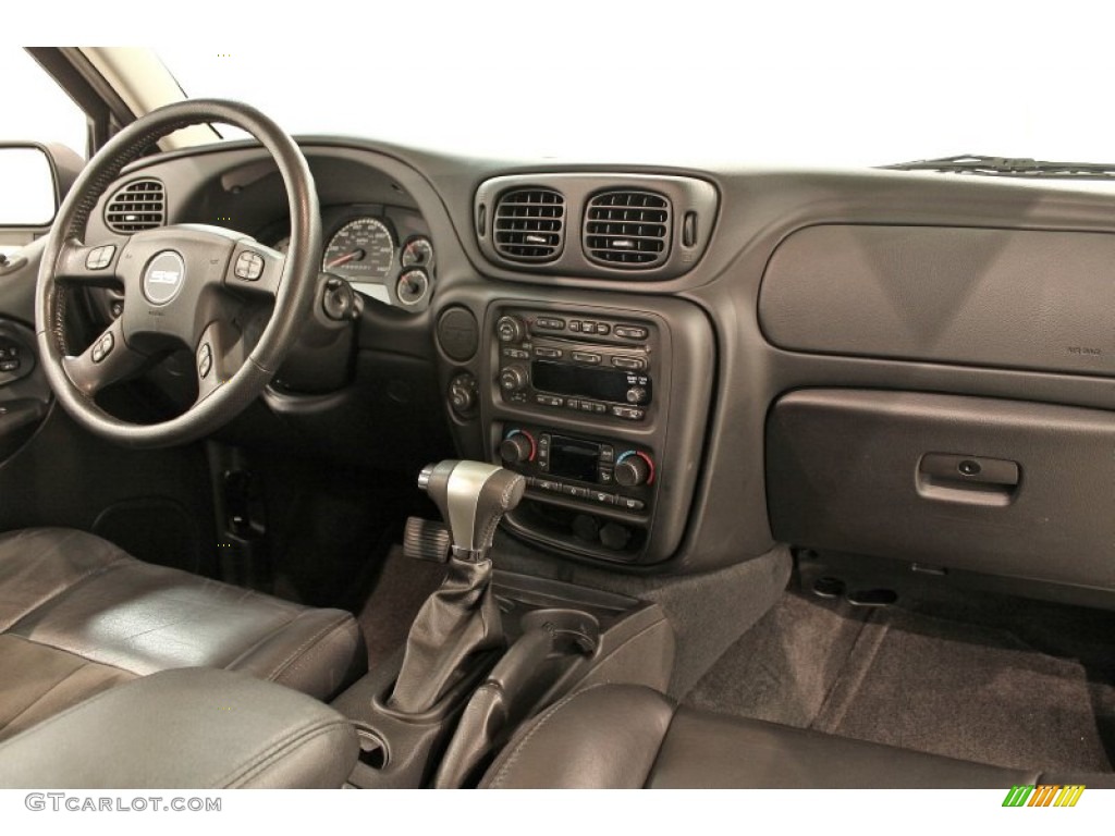 2007 Chevrolet TrailBlazer SS 4x4 Ebony Dashboard Photo #71423674
