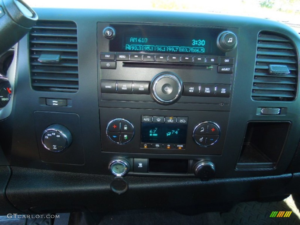 2010 Chevrolet Silverado 1500 LT Extended Cab 4x4 Controls Photo #71424163
