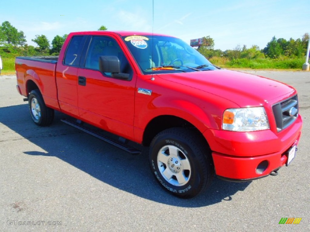2006 F150 STX SuperCab 4x4 - Bright Red / Medium Flint photo #2