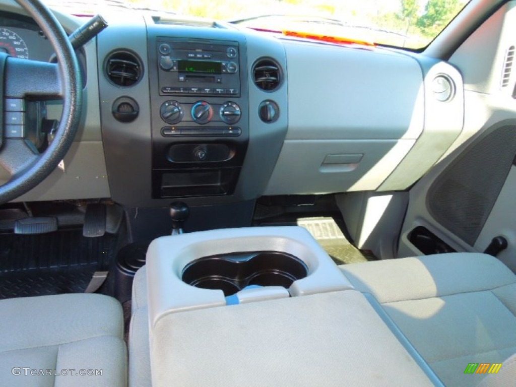 2006 F150 STX SuperCab 4x4 - Bright Red / Medium Flint photo #18