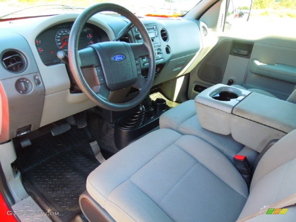 2006 F150 STX SuperCab 4x4 - Bright Red / Medium Flint photo #26