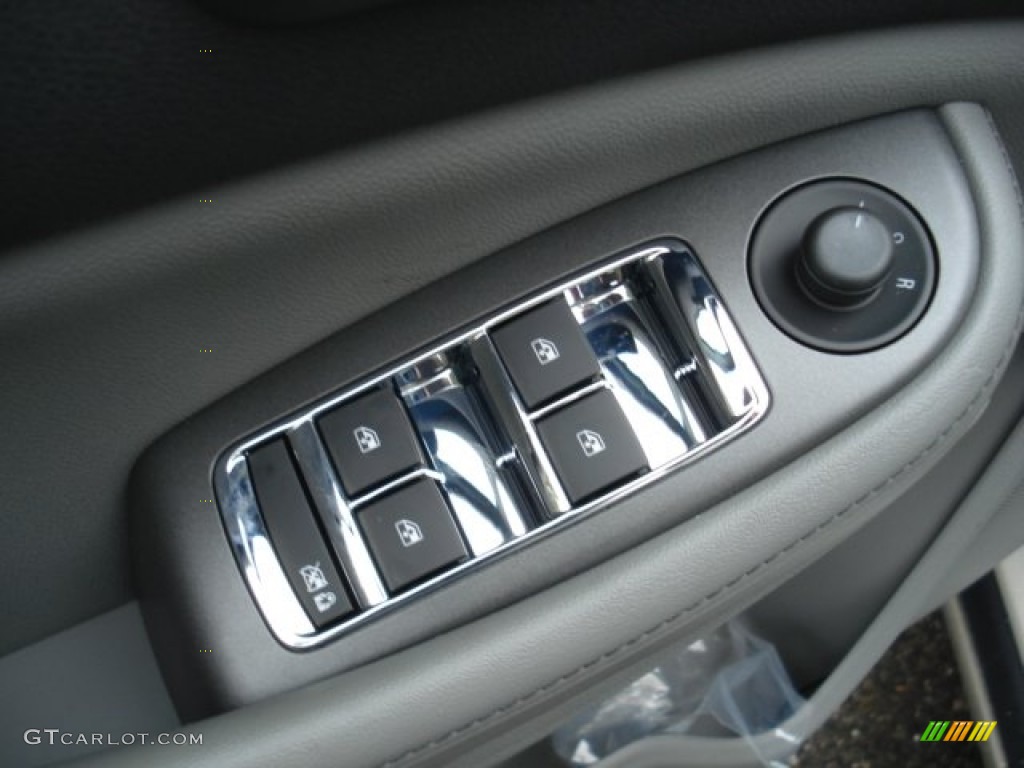 2013 Malibu LS - Champagne Silver Metallic / Jet Black/Titanium photo #15