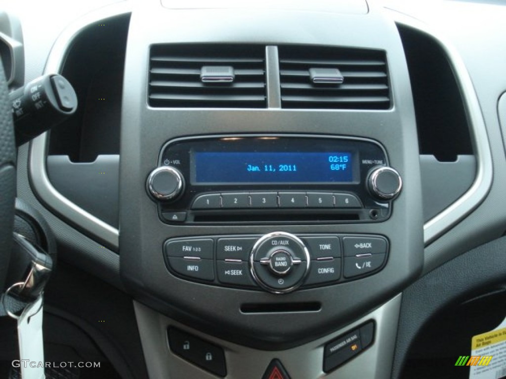 2013 Chevrolet Sonic LT Hatch Controls Photo #71425825