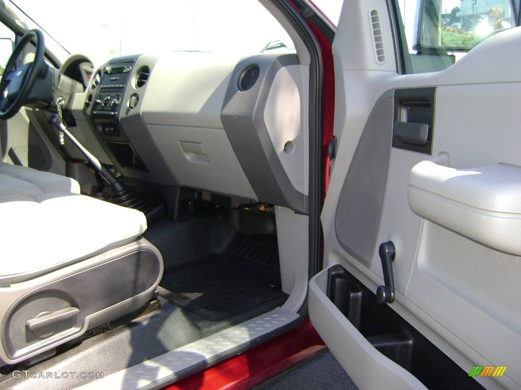 2005 F150 XL Regular Cab - Dark Toreador Red Metallic / Medium Flint Grey photo #21