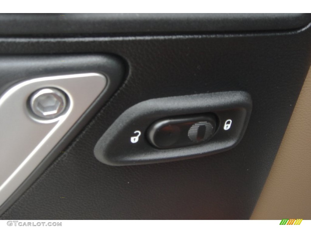 2011 Wrangler Sahara 4x4 - Mango Tango Pearl / Black photo #21