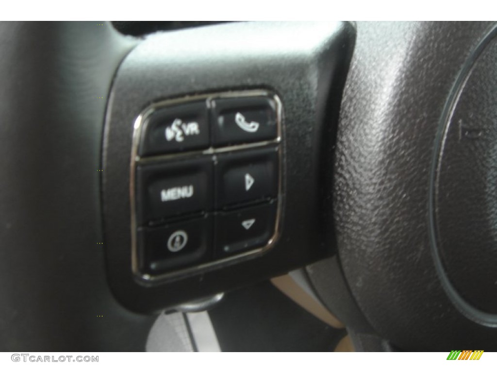 2011 Wrangler Sahara 4x4 - Mango Tango Pearl / Black photo #27