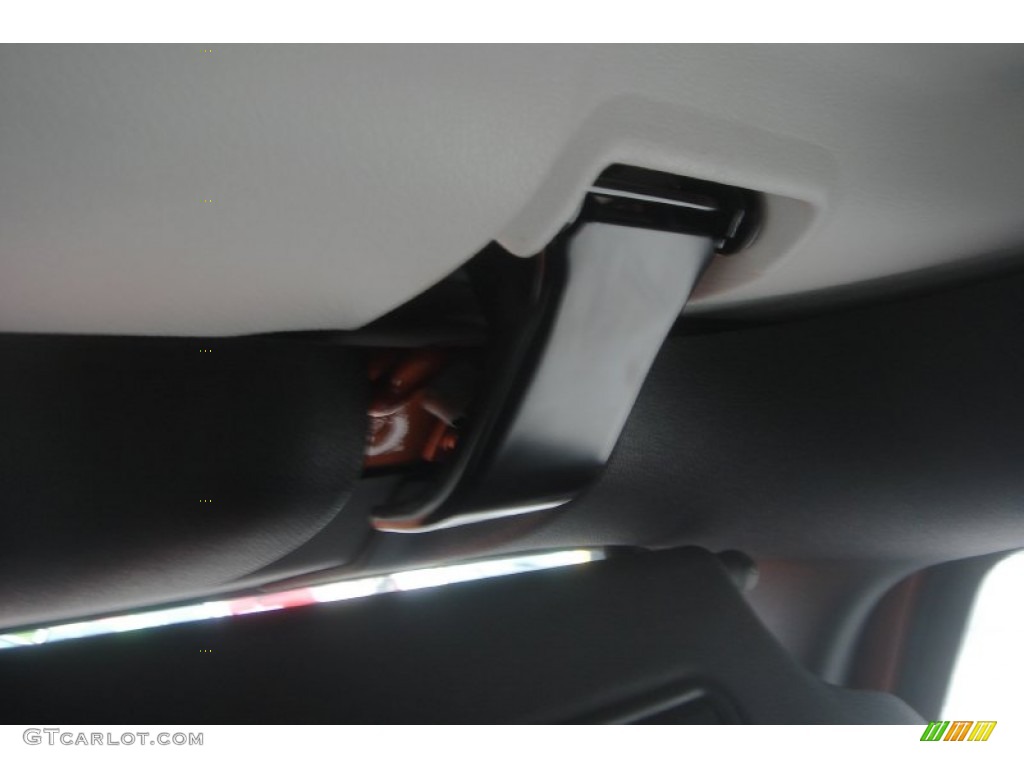 2011 Wrangler Sahara 4x4 - Mango Tango Pearl / Black photo #40