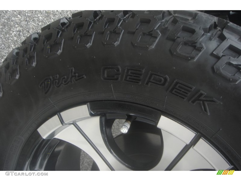 2011 Wrangler Sahara 4x4 - Mango Tango Pearl / Black photo #64